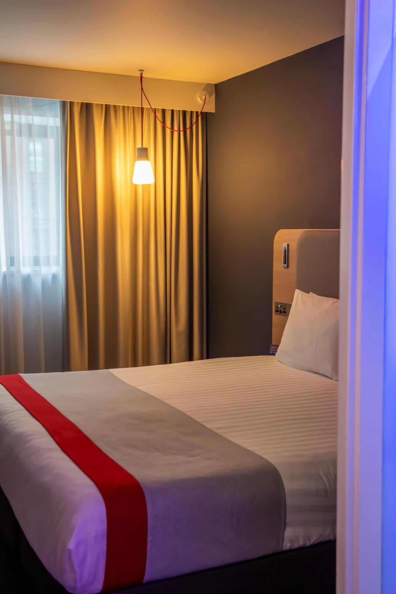 Holiday Inn Express Royal Docks By Ihg Londres Exterior foto